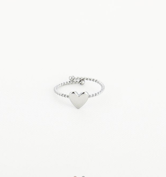 Twist heart ring