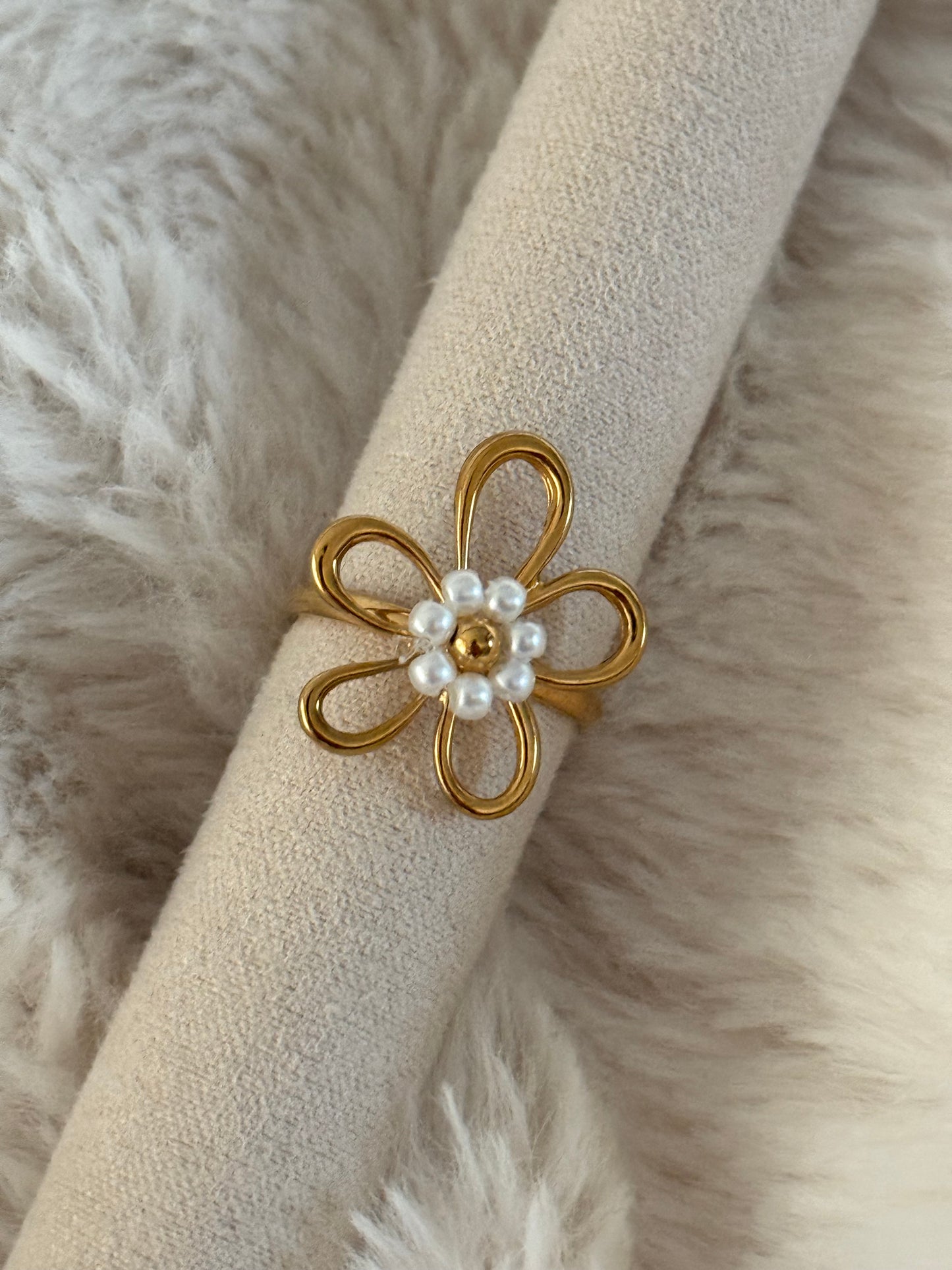 White flower ring