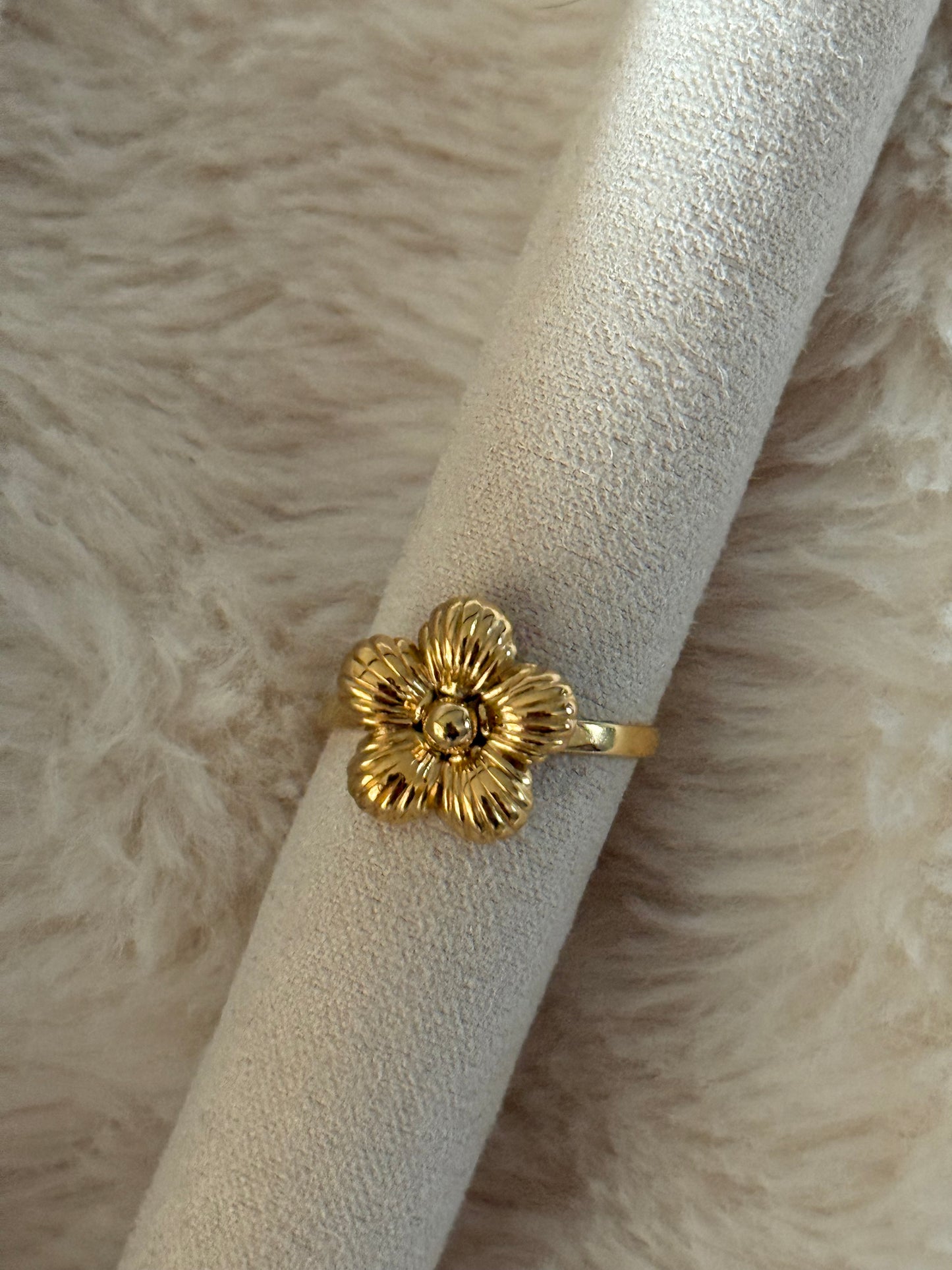Sunny flower ring
