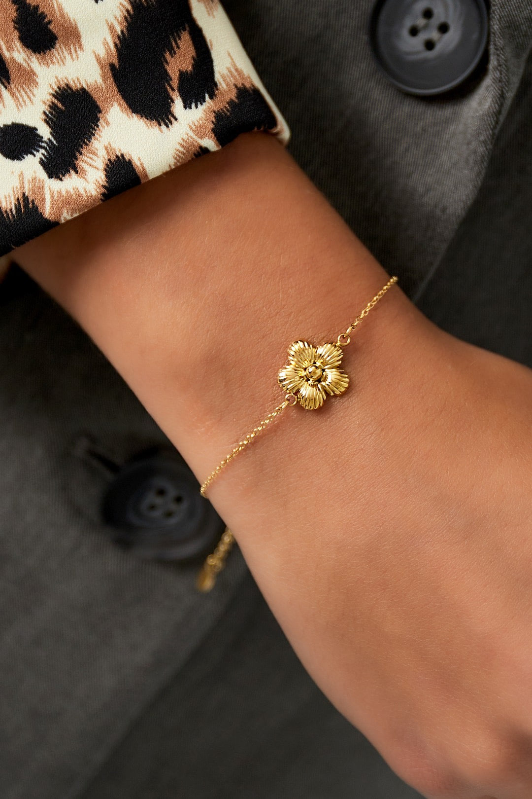 Flower armband